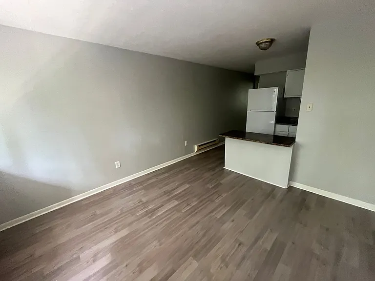 728 W Dixie St — Photo 2