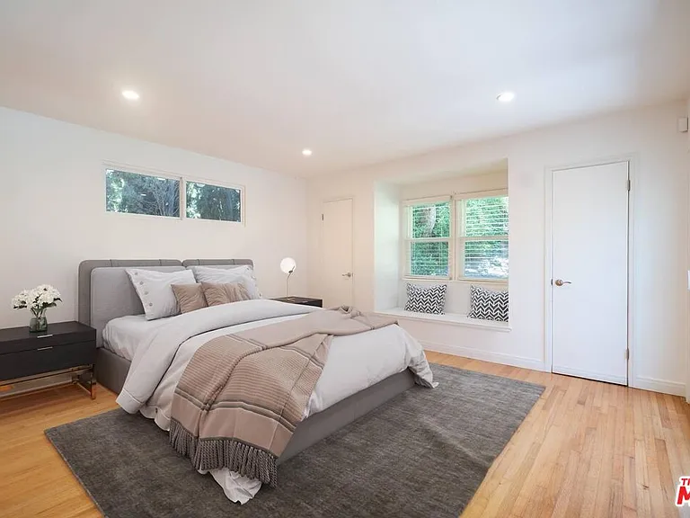 2201 Coldwater Canyon Dr — Photo 14