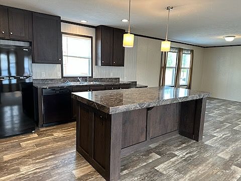 1st image of 133 Oak Ave #133