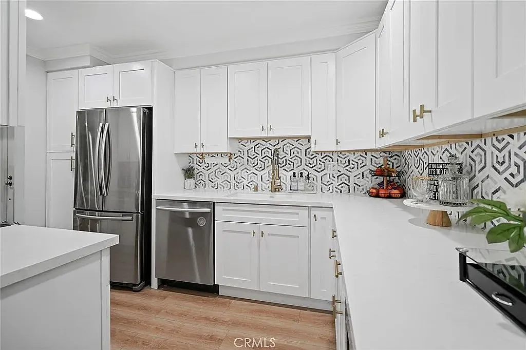 2 bed, 1016 sqft, $3,600 — Photo 2