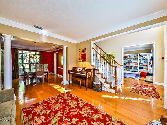 5th image of 8651 Hampshire Glen Dr S
