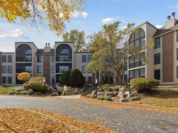 9500 Collegeview Rd APT 112, Bloomington, MN 55437