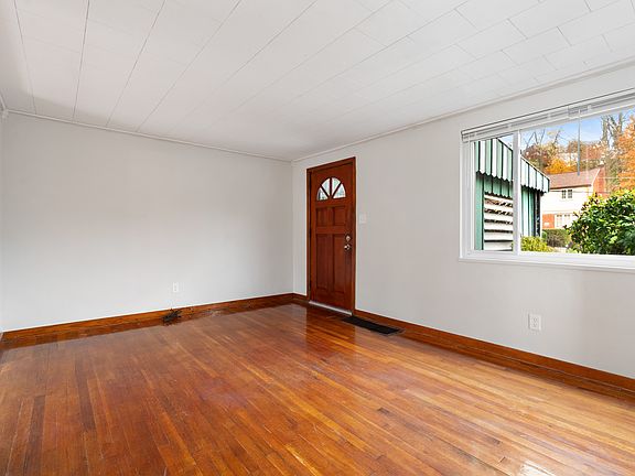 3rd image of 136 Lynnwood Dr