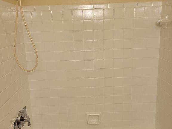 4th image of 1 Pickering Ct APT 102