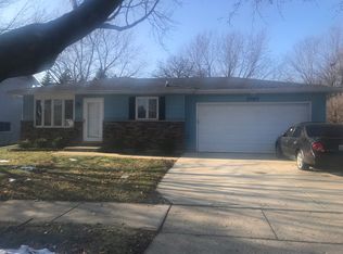 1050 Blackhawk Dr, Elgin, IL 60120