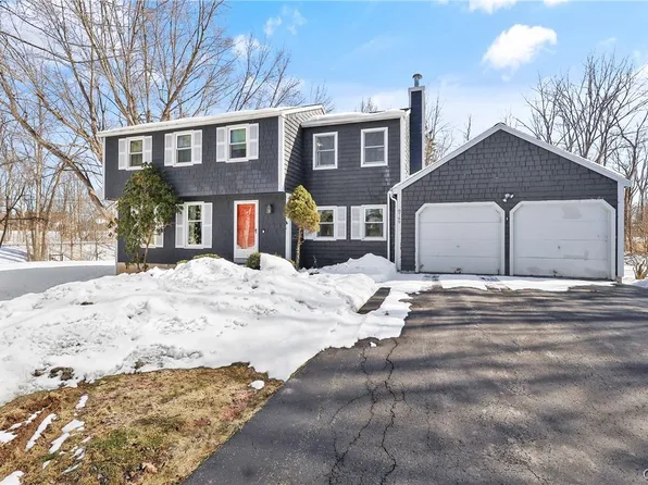 8769 Foxfire Ln, Baldwinsville, NY 13027