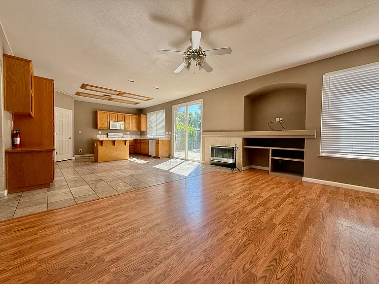 4051 Pine Lake Cir — Photo 5