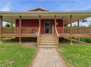 2114 Dunham Rd, Leon, WV 25123