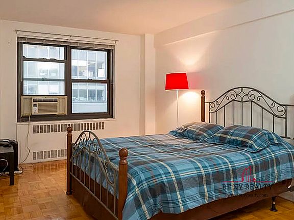 4th image of 135 E 54th St APT 4M