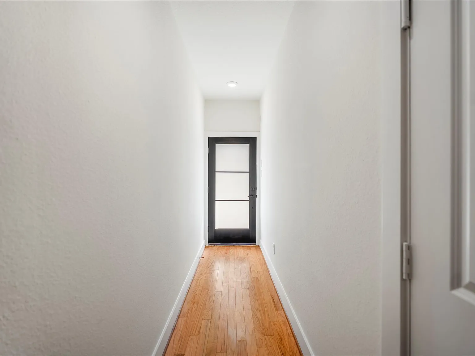 3 bed, 3.5 bath, 2278 sqft, $2,475 — Photo 4