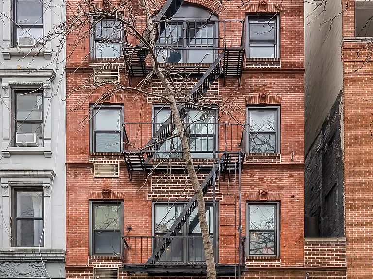 266 W 22nd St #1 — Photo 9