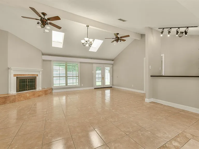 15910 Boatswain Ct — Photo 5