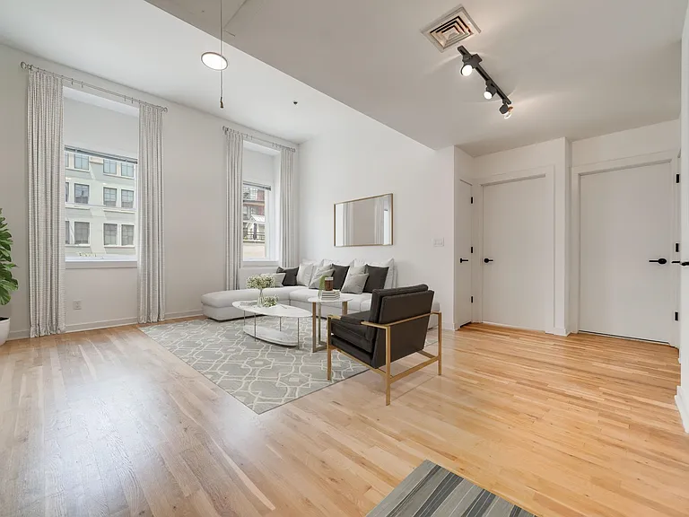 716 Madison St #209 — Photo 2