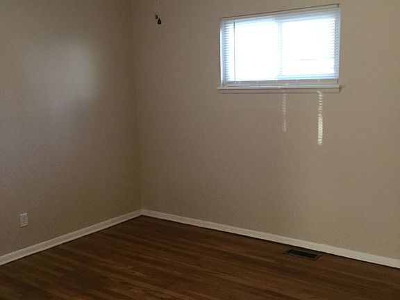 3rd image of 5641 Bayside Dr