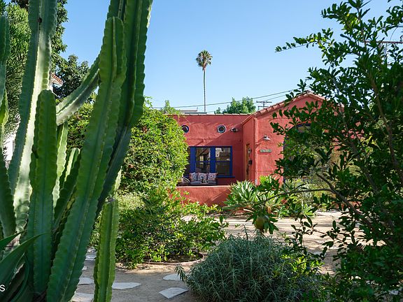 3rd image of 3204 Sherwood Ave
