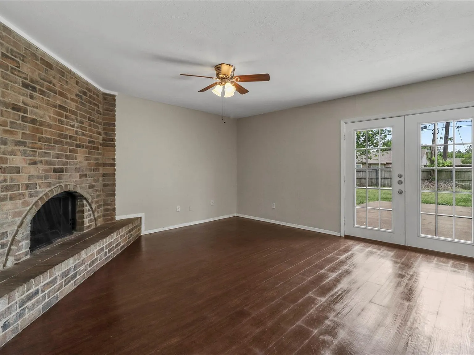 3 bed, 1268 sqft, $1,875 — Photo 2