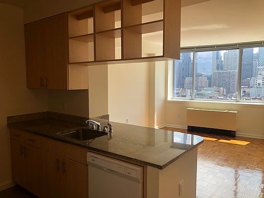 3rd image of 510 W 52nd St APT 16H