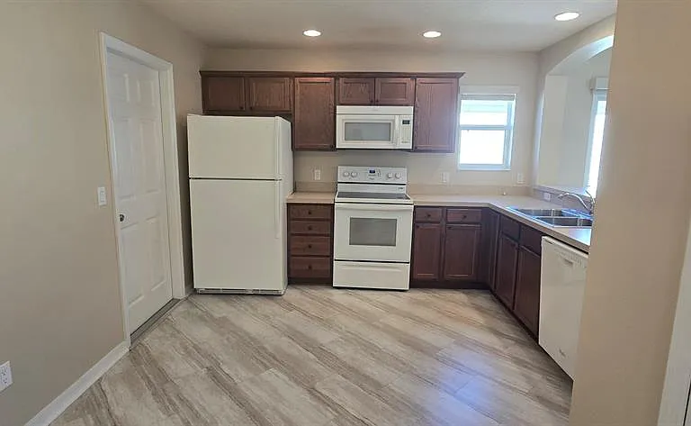 2577 Lindewood St — Photo 5