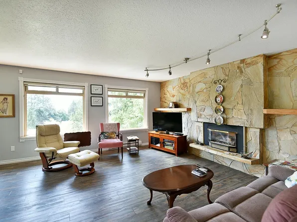 6450 Jasper Rd, Sechelt, BC V7Z 0S6
