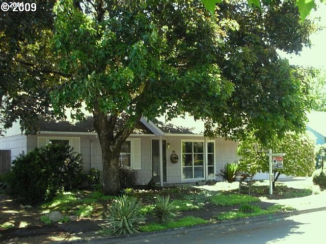 2nd image of 19756 NE Everett Ln