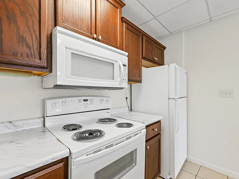 811 W Springfield — Photo 2