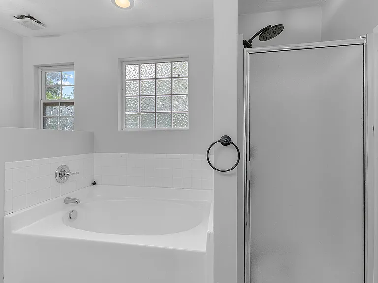 430 Woodford St — Photo 7