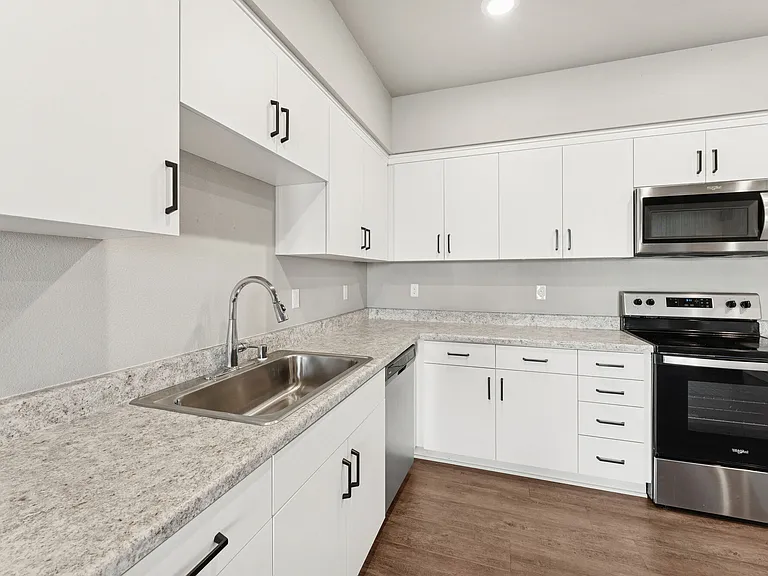 Centennial Gardens Apartments — Photo 15