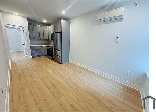 3rd image of 880 N 41st St #3
