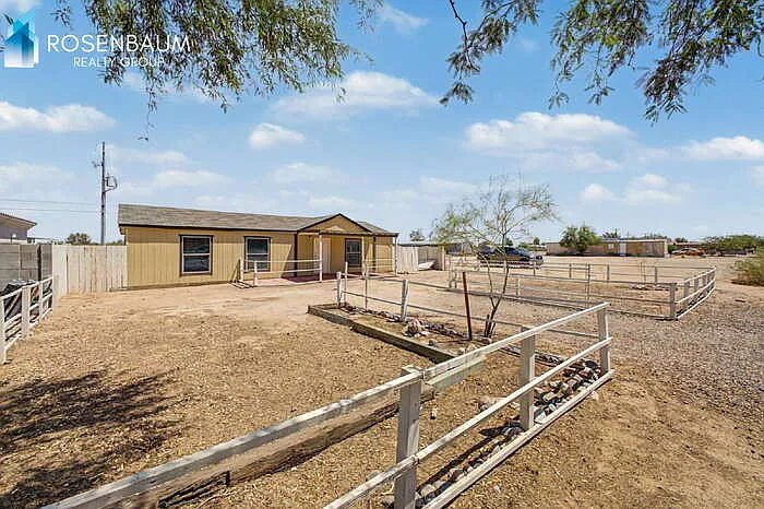 3 bed, 2.0 bath, 1015 sqft, $1,395 — Photo 3
