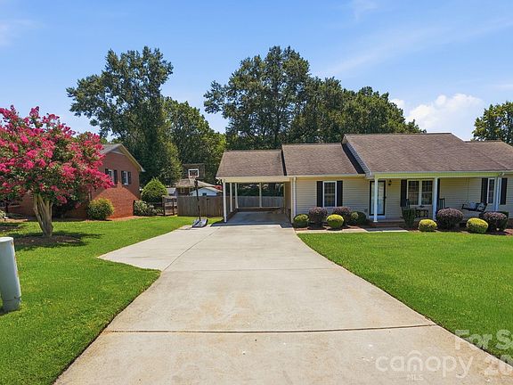 3rd image of 107 Wendover Dr