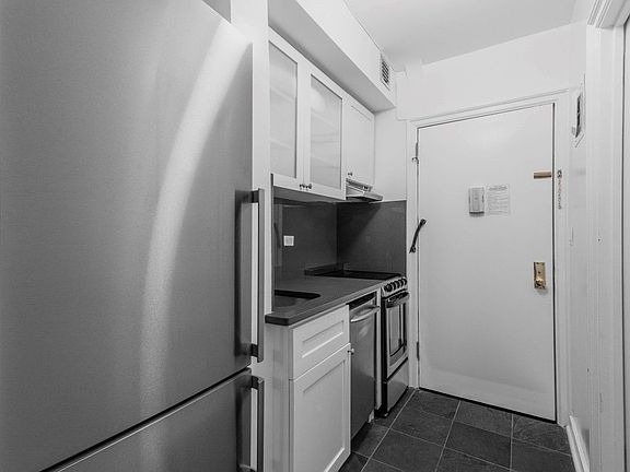 3rd image of 310 E 44th St APT 1223