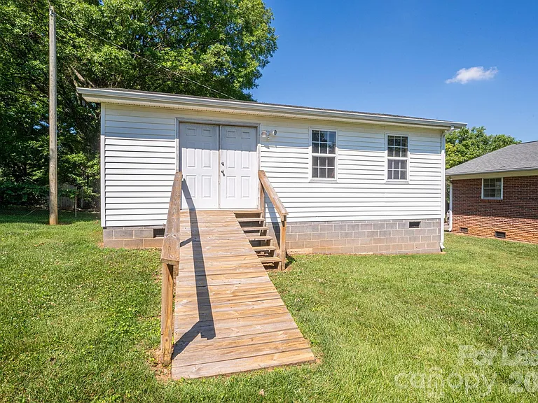 2020 Helen Dr — Photo 33