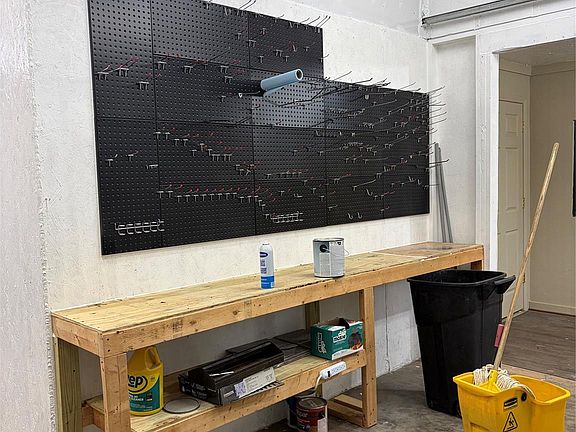 3rd image of 825 Maple Creek Rd