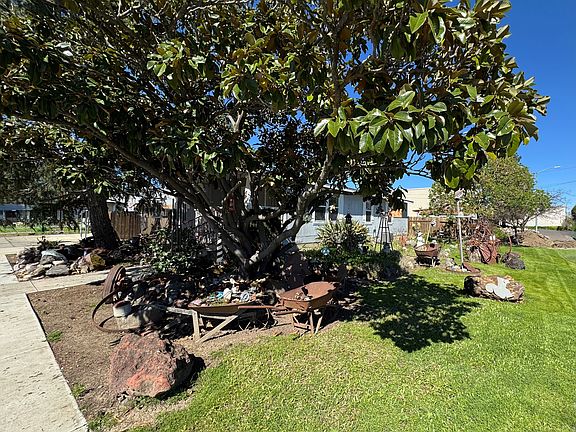 2nd image of 2350 Pine St