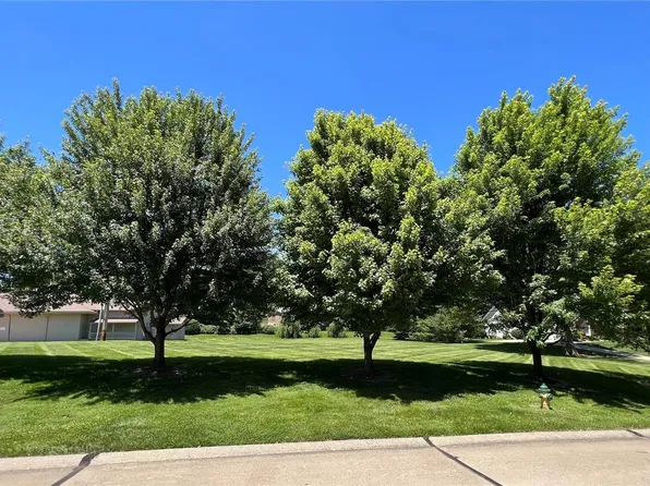 4 Country Club Rd, Saint Charles, MO 63303