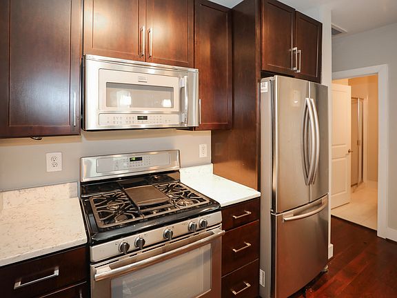 All appliances are stainless steel