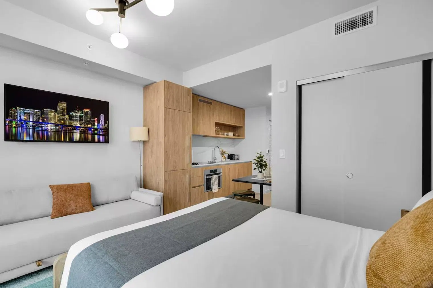 Studio, 1.0 bath, 4628 sqft, $6,155 — Photo 4