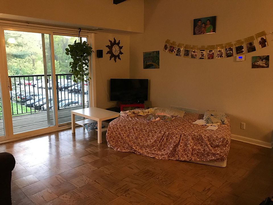 1st image of 700 Lansdowne Way APT 201
