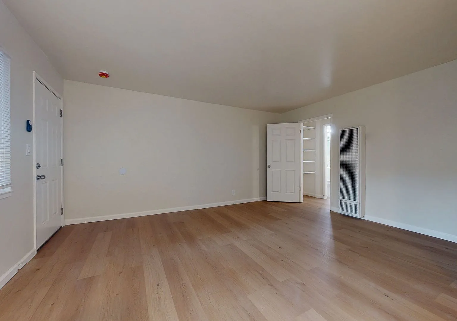 3040 Lynde Street — Photo 3