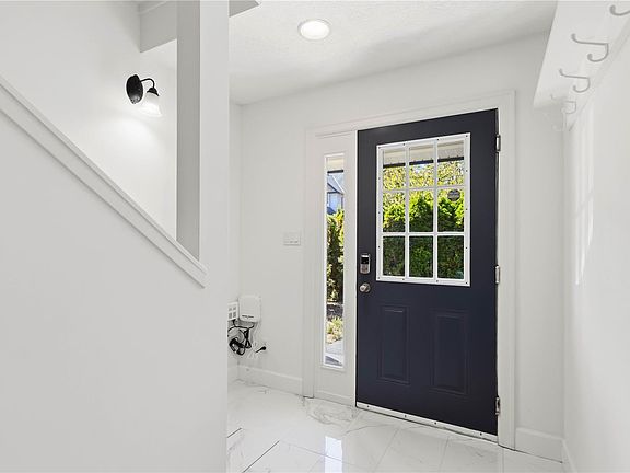 4th image of 2085 Solent St