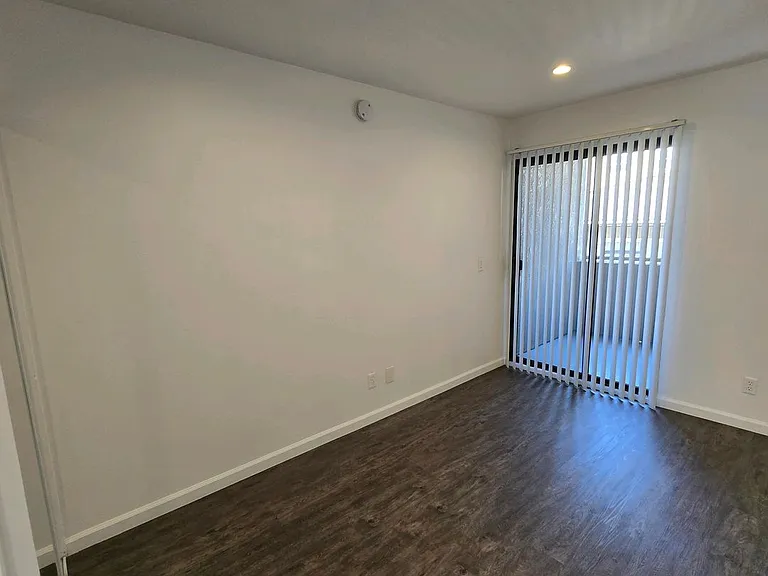 Sherman Oaks Area apartment close to local shops and Restaurants — Photo 12