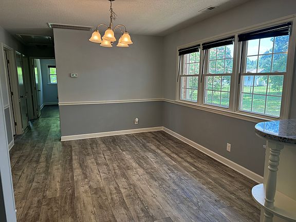 5th image of 2916 Camberley Dr