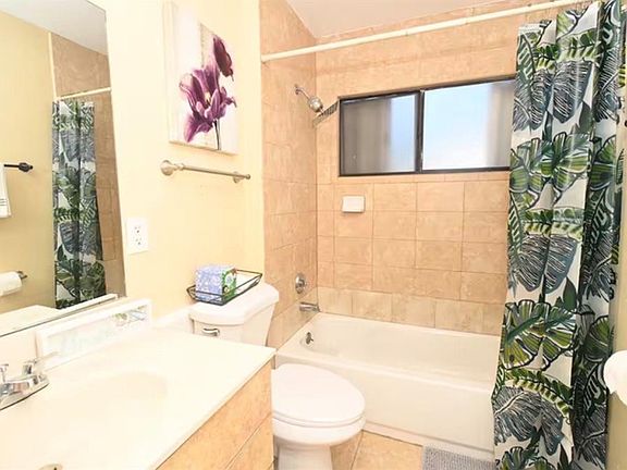 3rd image of 809 E Palm Run Drive