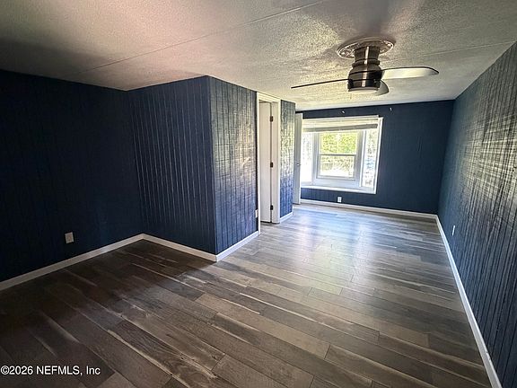 5th image of 805 JONATHAN Road