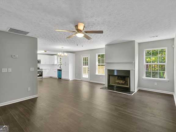 5th image of 435 Fieldstone Ln