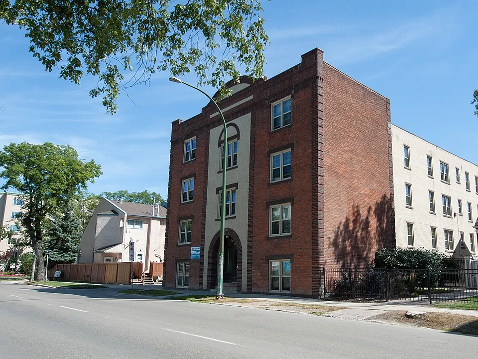 370 Stradbrook Ave #8