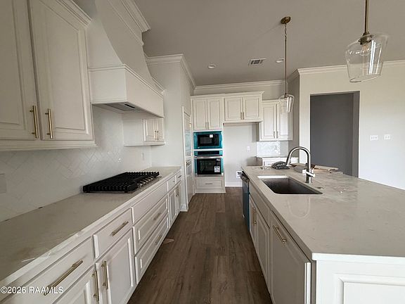 5th image of 207 High Point Way