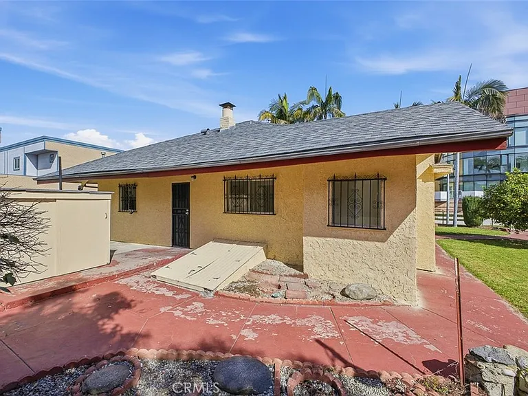 209 N Monterey St — Photo 7