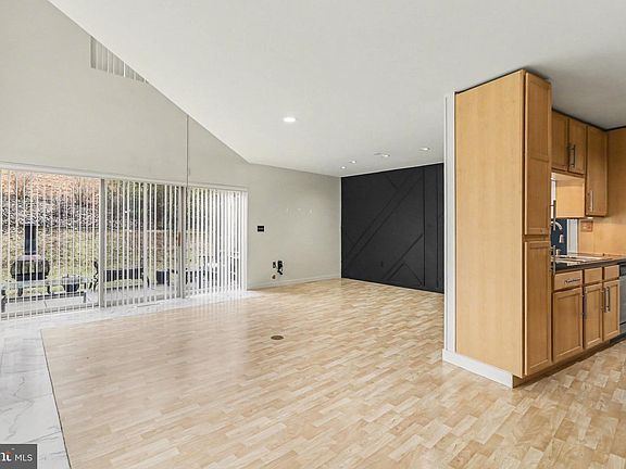 4th image of 130 Blue Ridge Cir