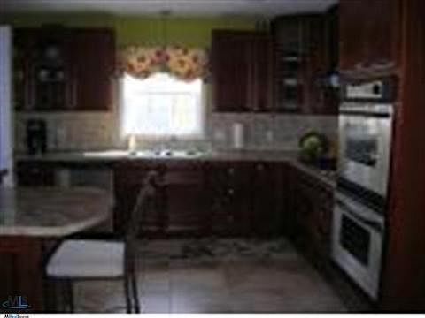 3rd image of 1010 Somerset Ave